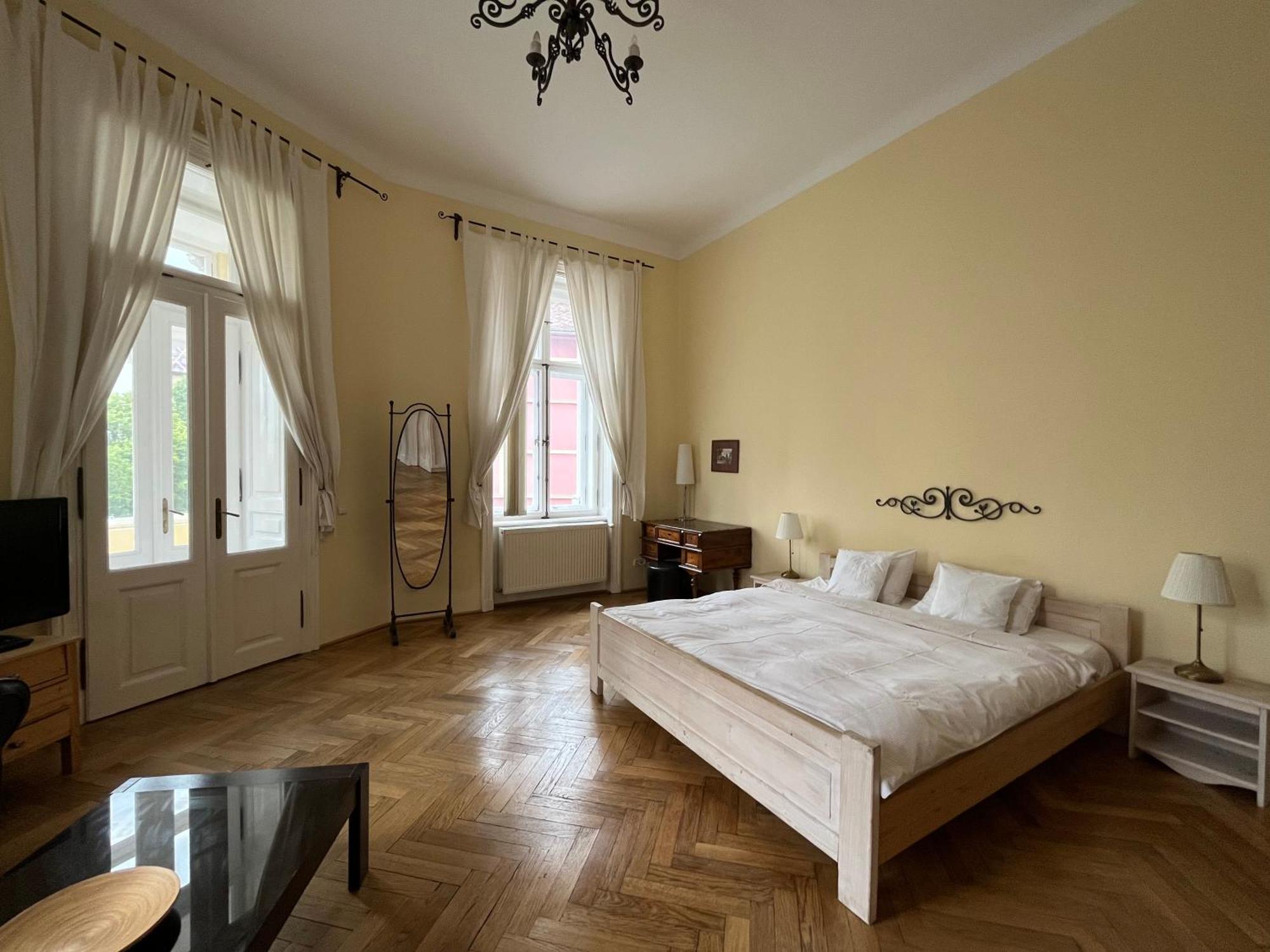 Main Square Apartment Sibiu Eksteriør billede